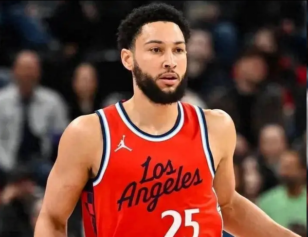 img, 西蒙斯在为