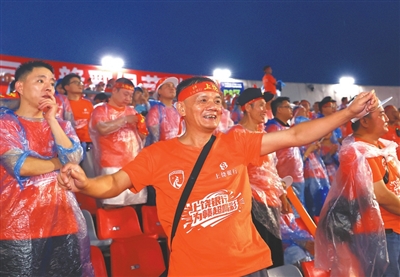 个心愿, 场球迷一同